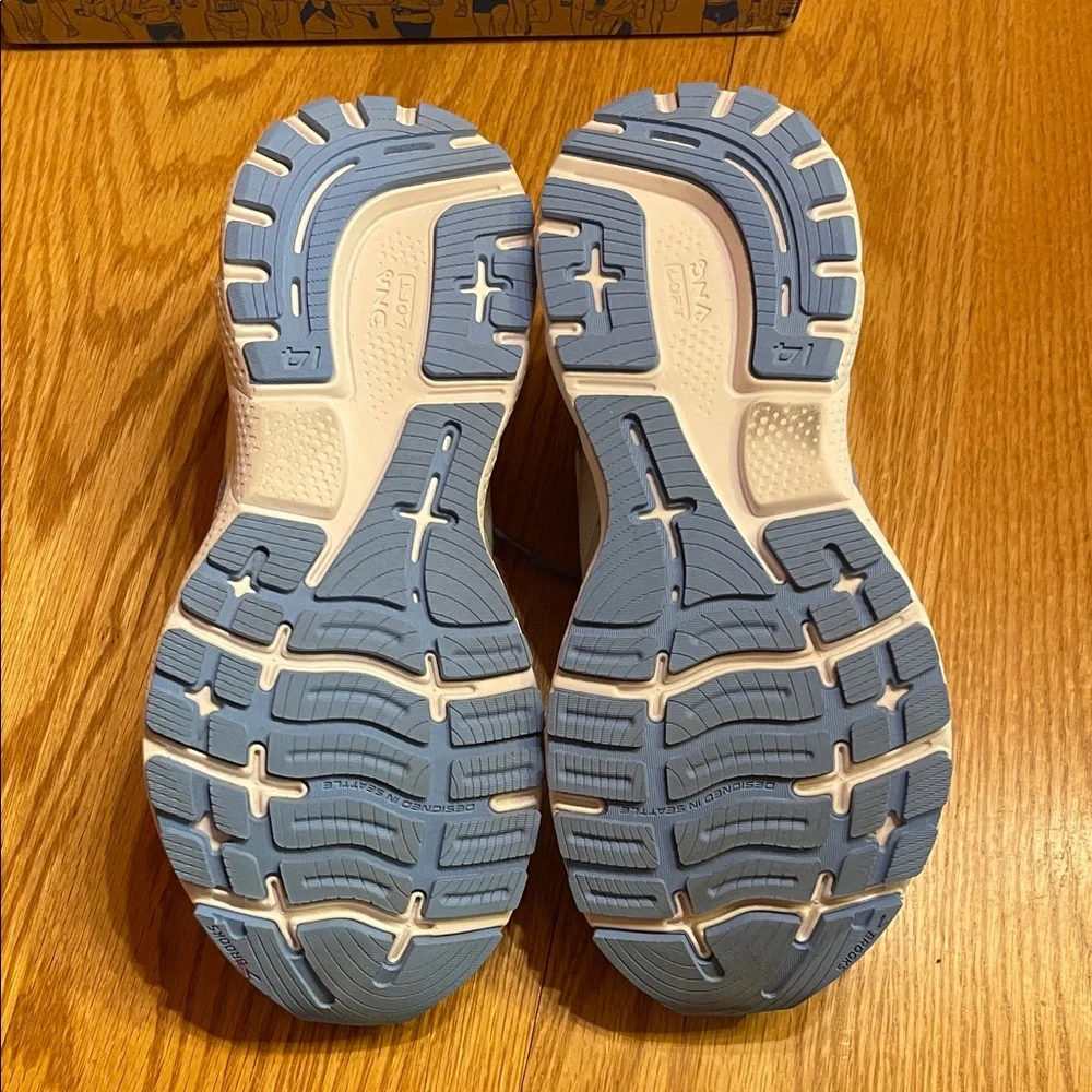 Brooks Ghost 14 Pastel Blue and Pink Neutral Running Shoes- EUC- size 6 - Picture 3 of 6